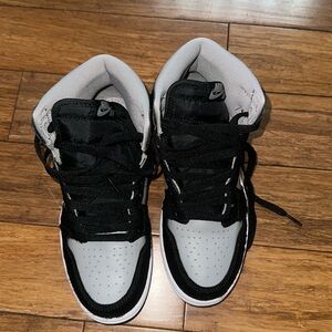 Women’s Jordan 1’s never been worn